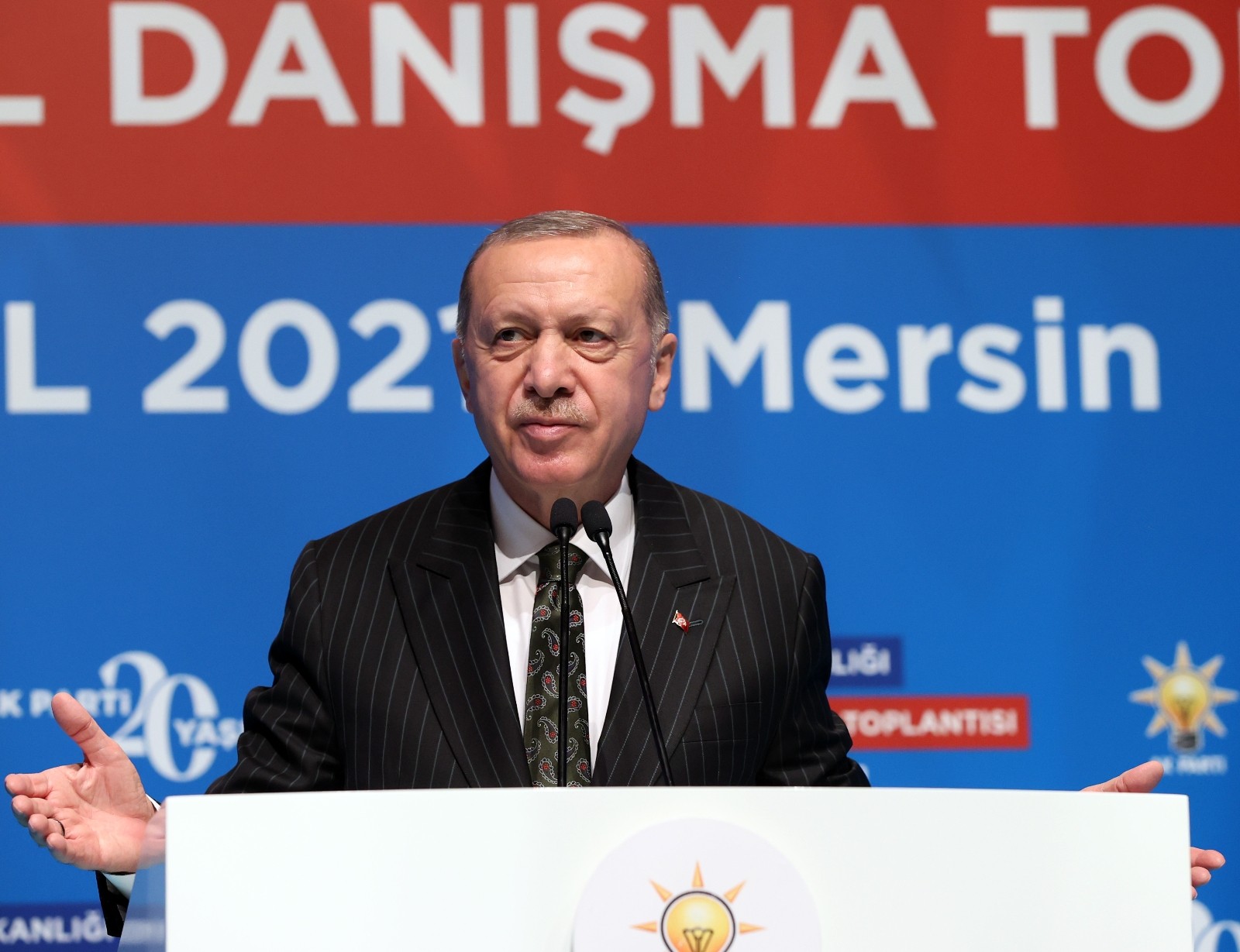 Cumhurbaşkanı Erdoğan: “En temel belediye hizmetlerini yerine getiremeyen bir beceriksizlikle karşı karşıyayız”