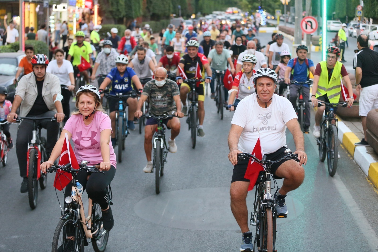 Efeler sağlıklı ulaşım için pedal çevirdi