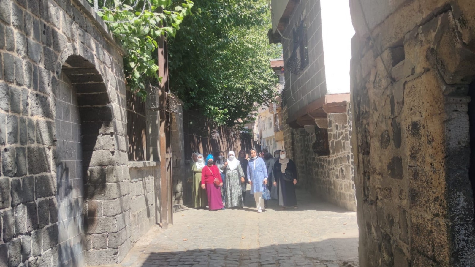 ’Gönülden gönüle bir yol’ projesi kapsamında 40 kadınla Diyarbakır gezisi düzenlendi