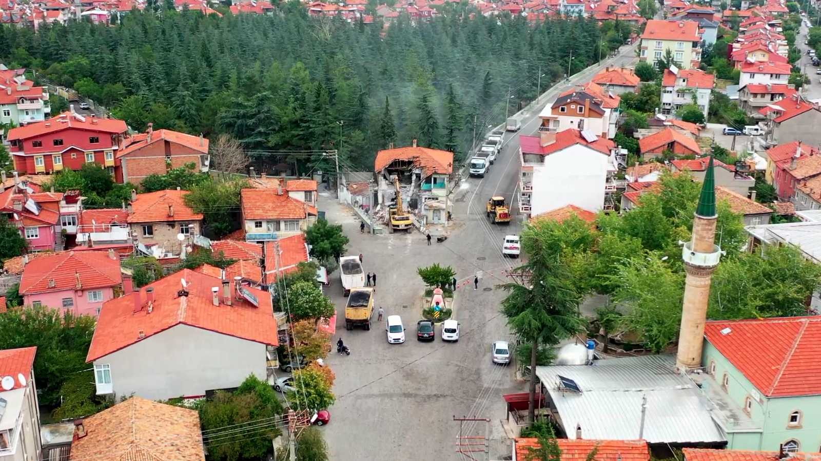 Isparta’da Gülcü mahallesine yeni meydan düzenlemesi