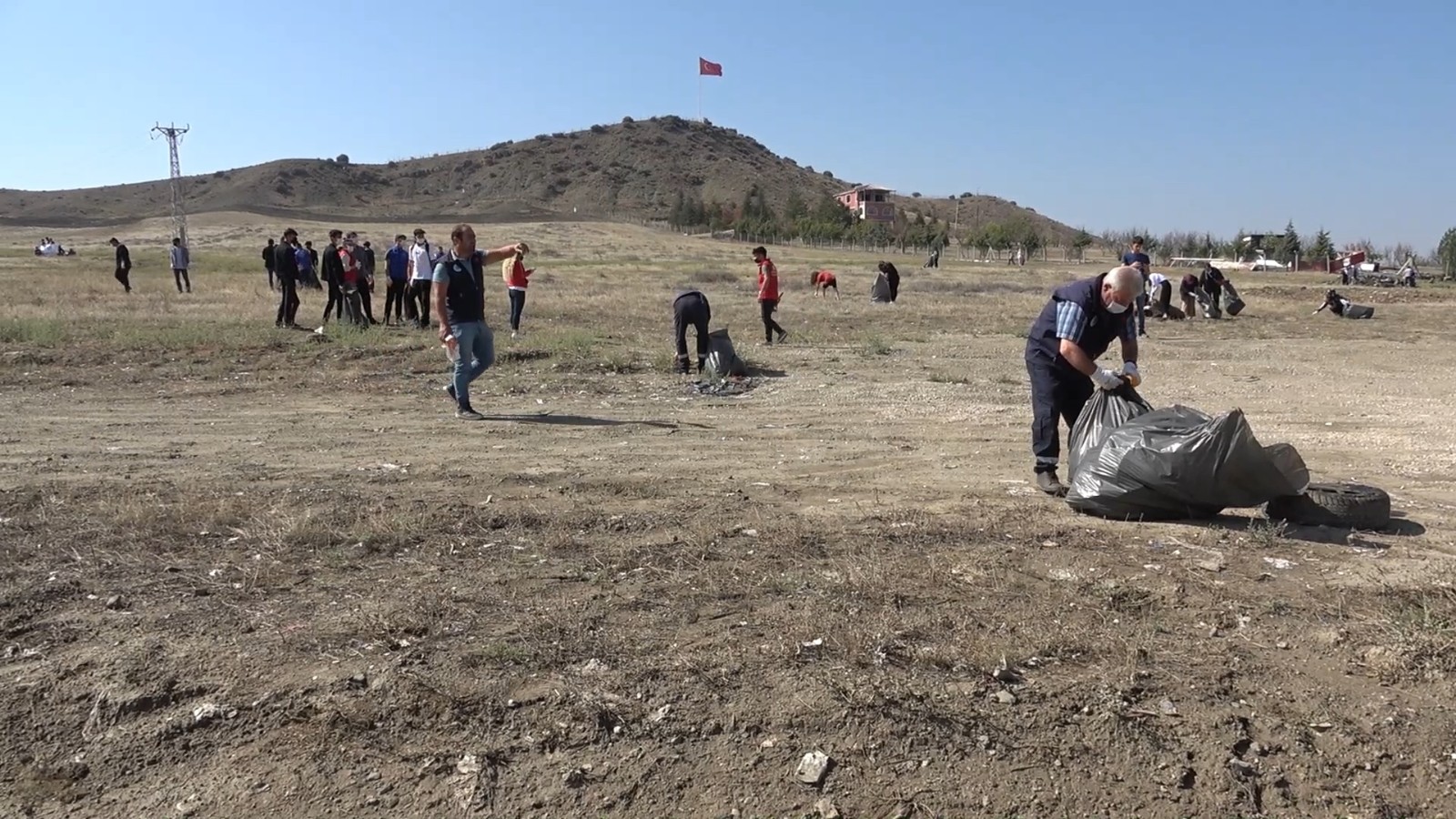 Kırıkkale’de çevreci gençler tonlarca çöp topladı