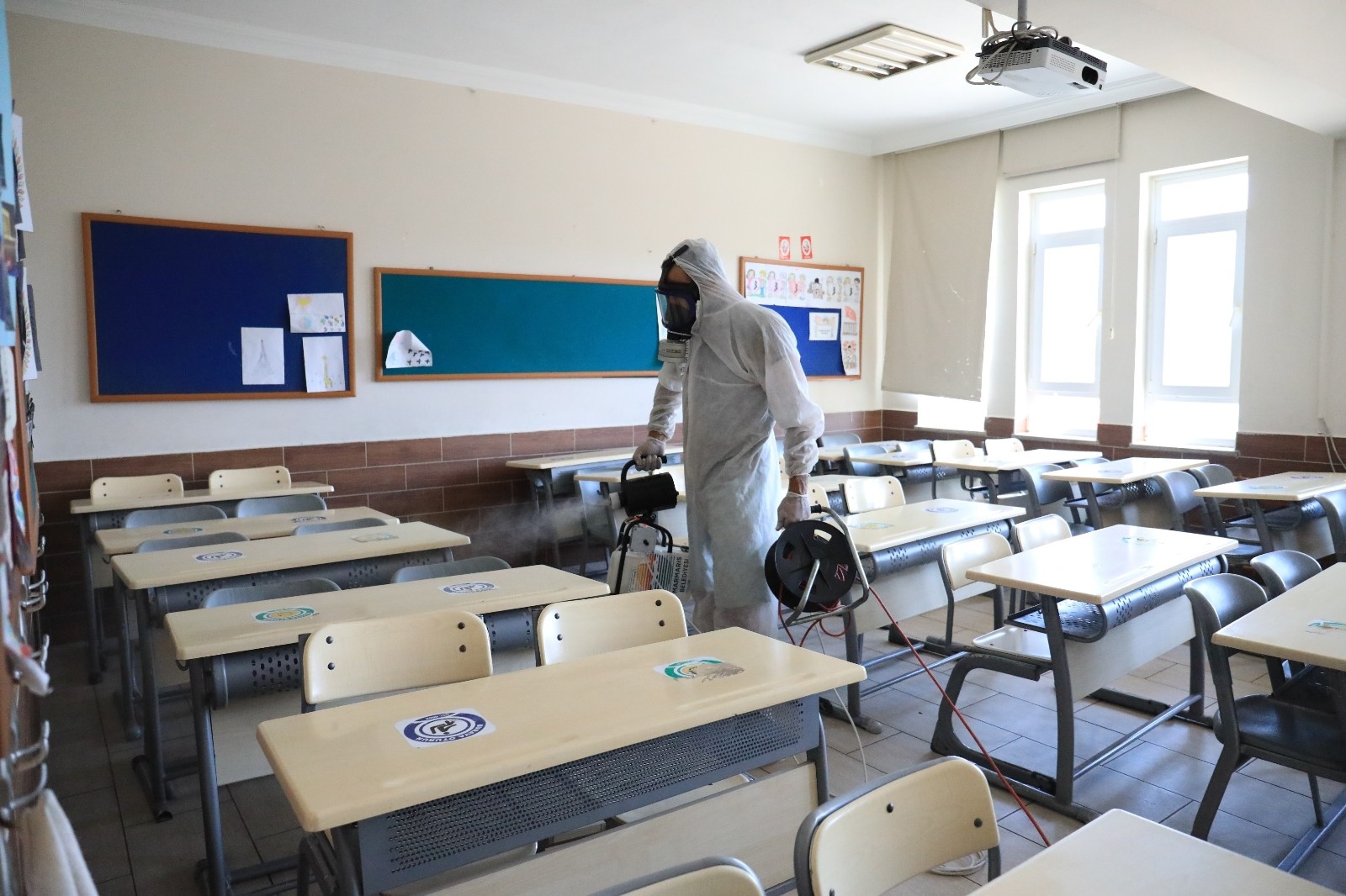Marmaris’te okullar dezenfekte edildi