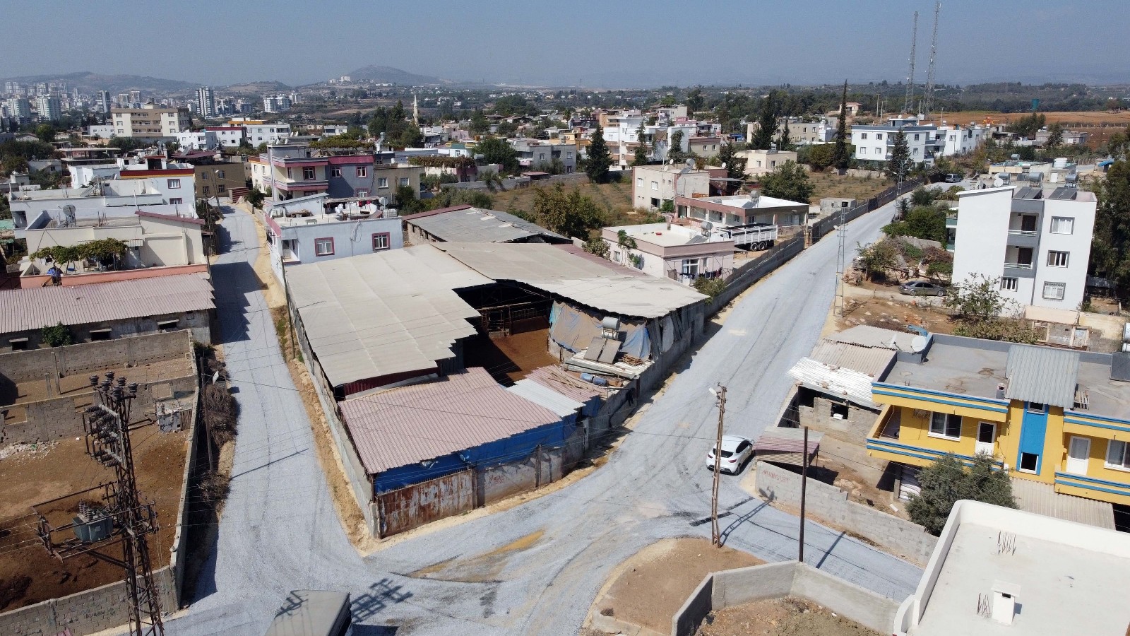 Tarsus’un dezavantajlı bölgelerinde asfalt atağı sürüyor
