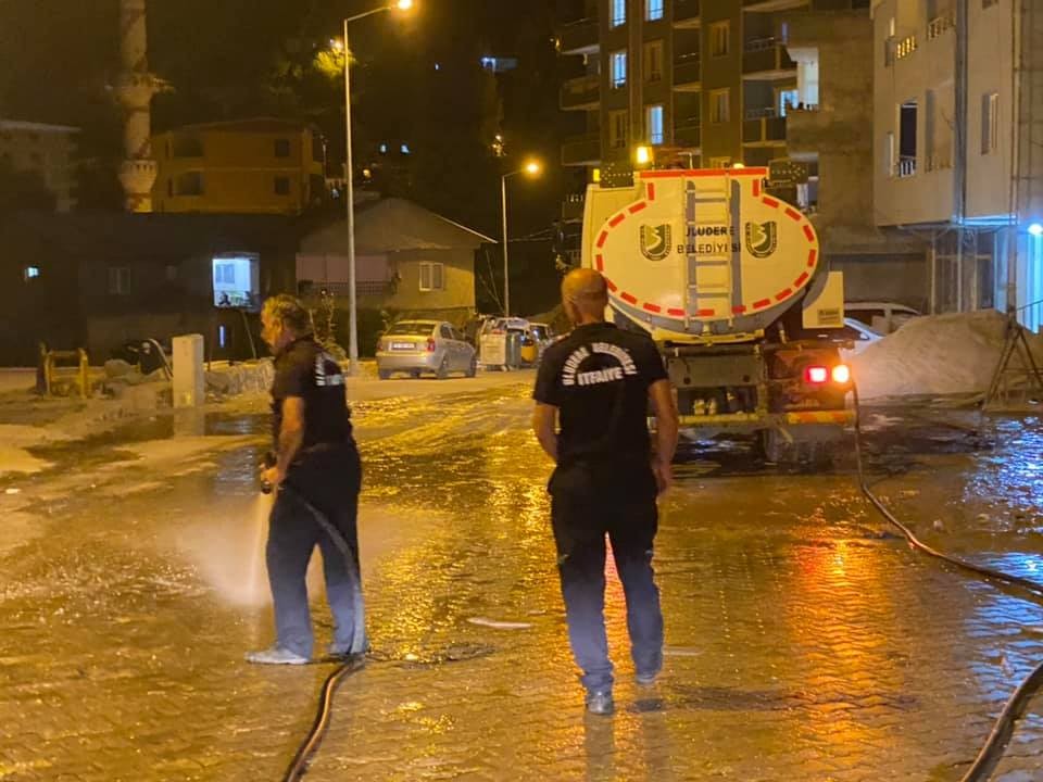 Uludere caddelerinde hummalı çalışma