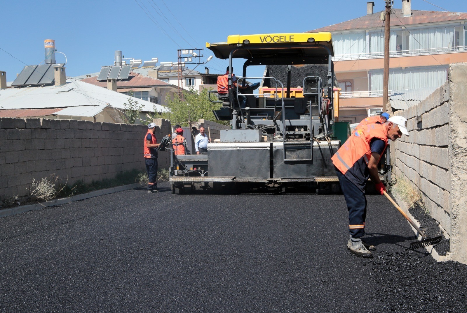 Van Büyükşehir Belediyesi asfalt çalışmalarını sürdürüyor