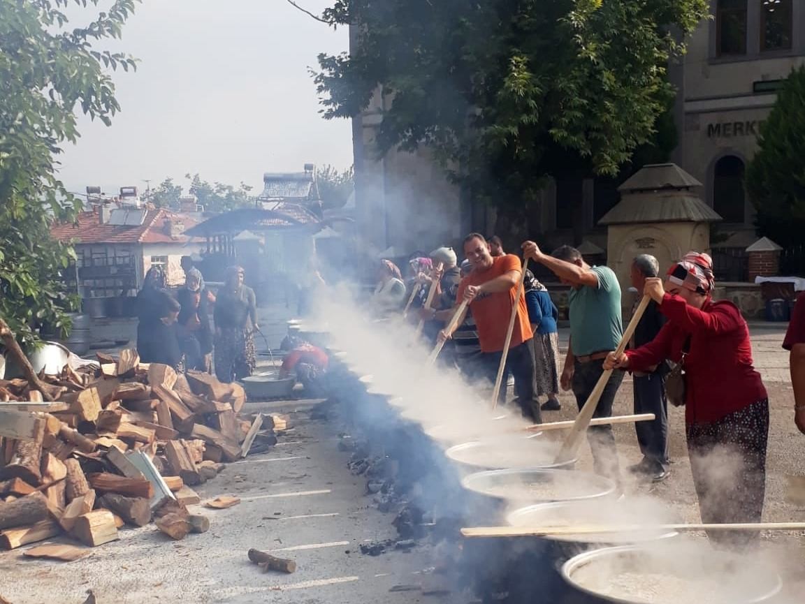 Yusufça’da geleneksel aşure etkinliği