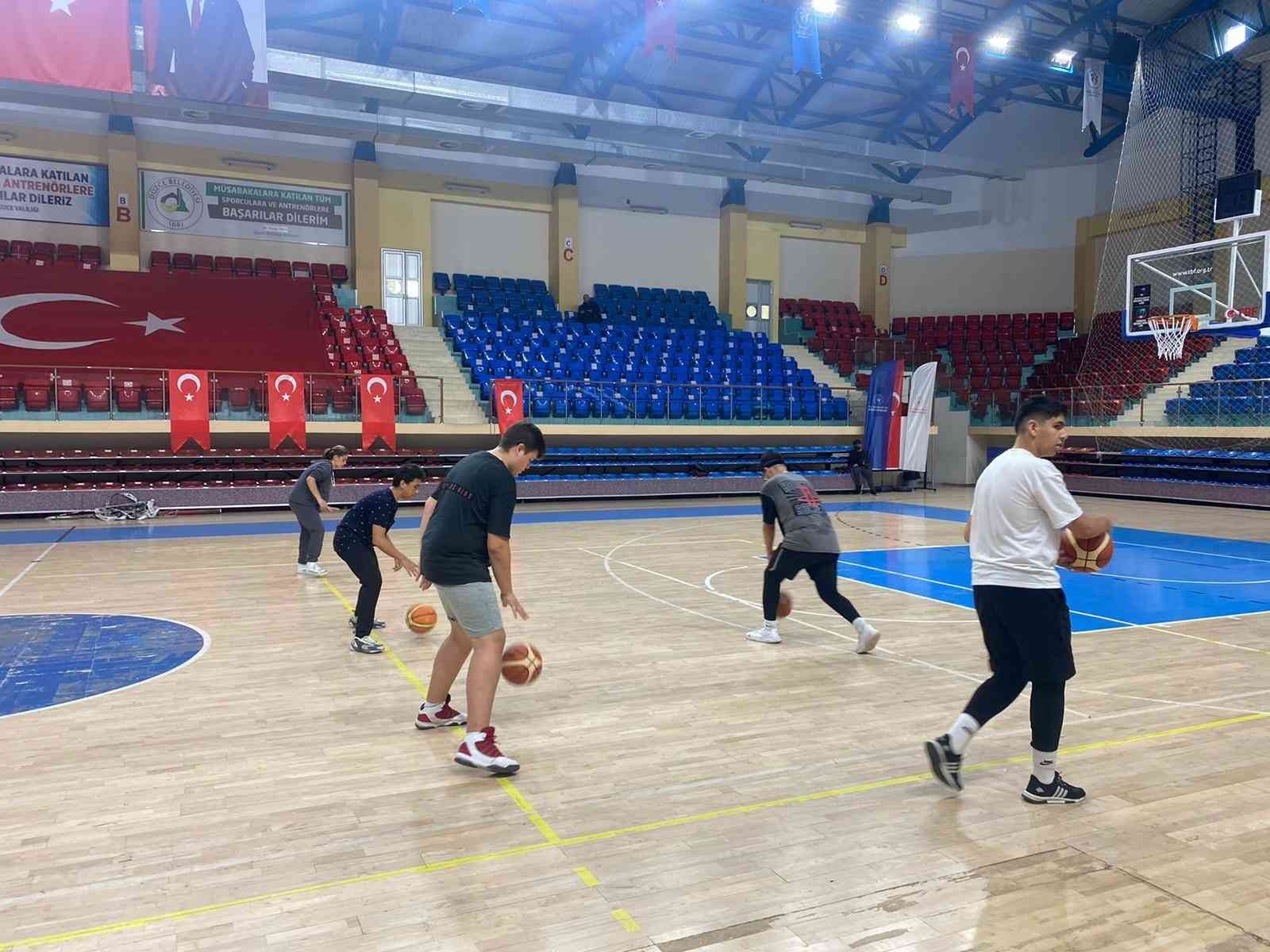 22 Branşta 3 bin genç sporla buluşuyor