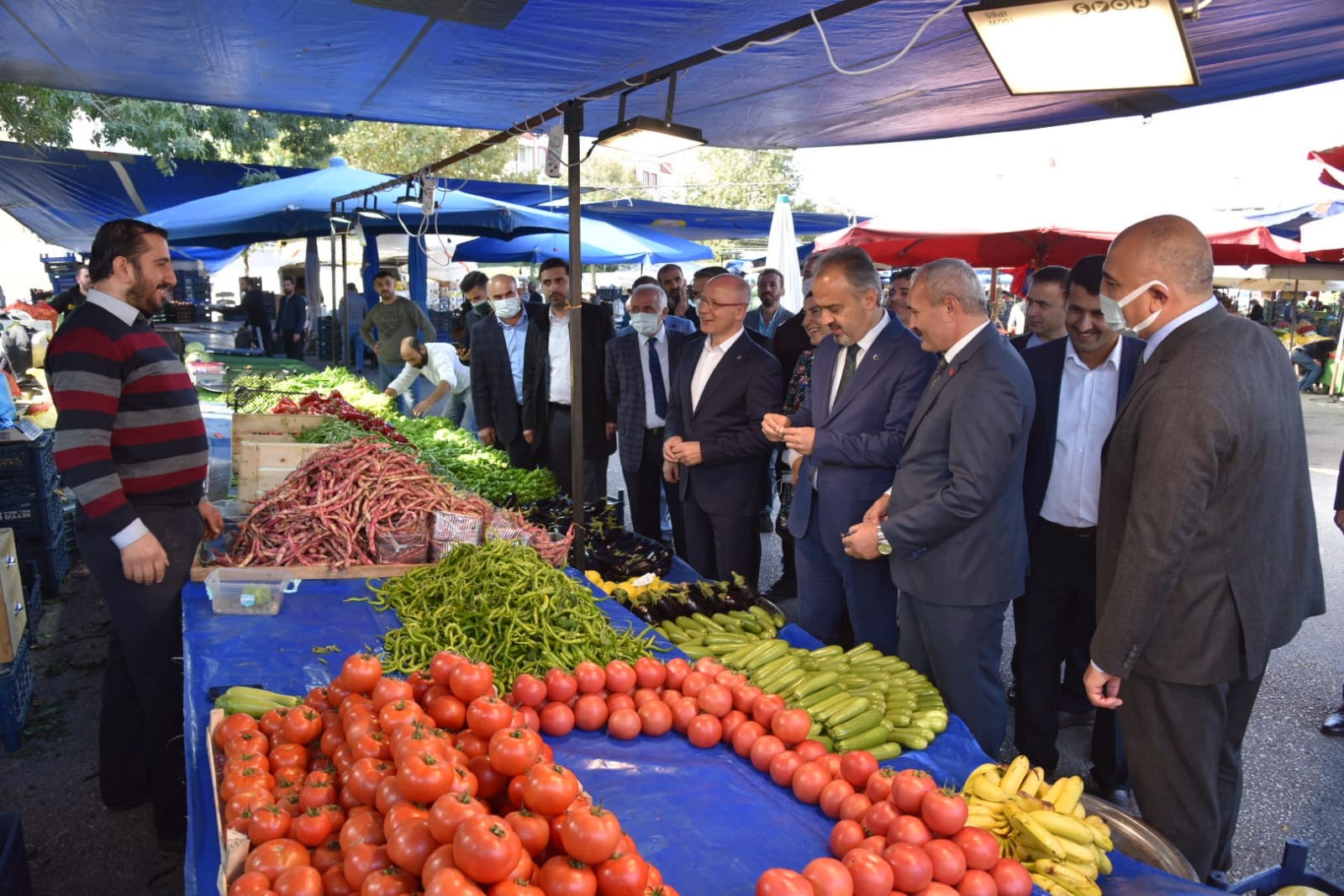 AK kadrolar Bursa’nın nabzını sahada tutuyor