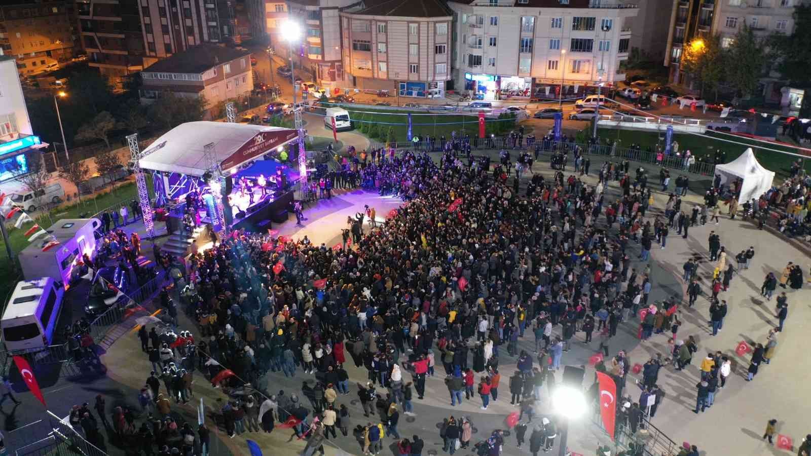 Arnavutköy’de Cumhuriyet Bayramı Murat Kekilli konseriyle kutlandı