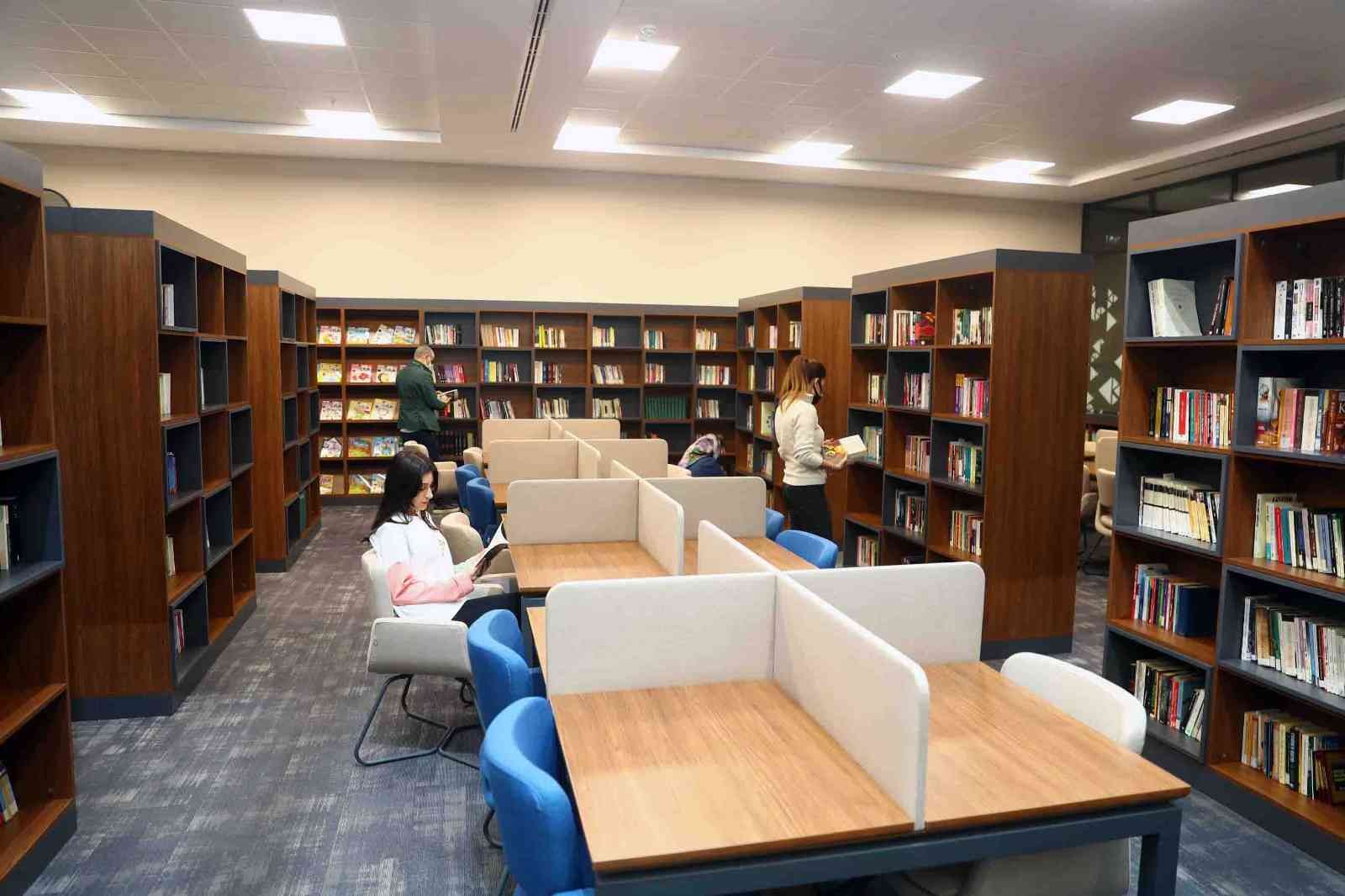 Bağcılar Belediyesi’ndeki kütüphaneye yoğun ilgi