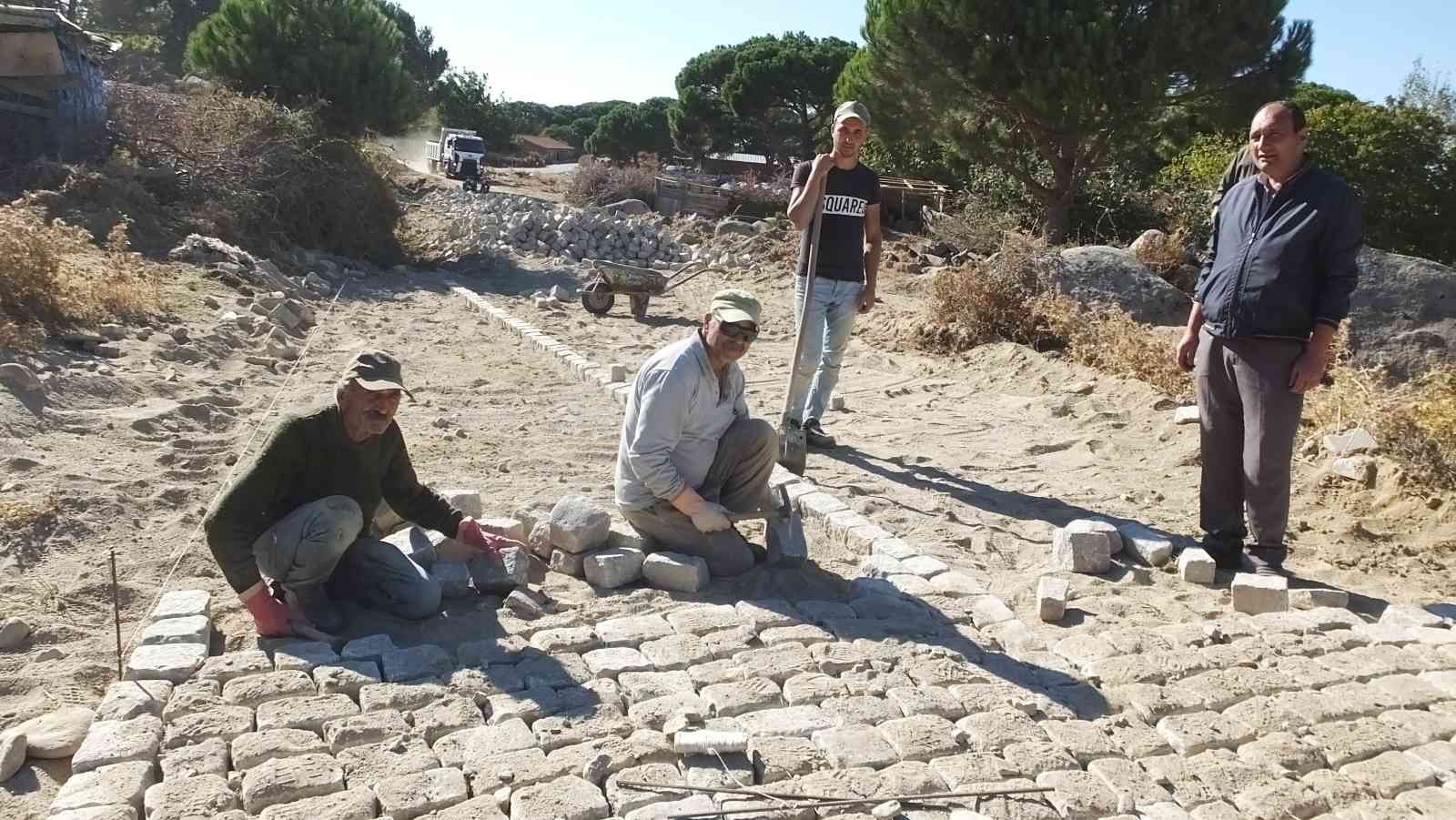 Burhaniye’de çamurdan kurtulan köylülerden belediyeye teşekkür