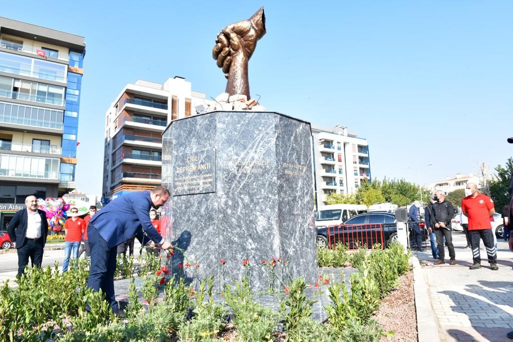 Çiğli Deprem Anıtı törenle açıldı