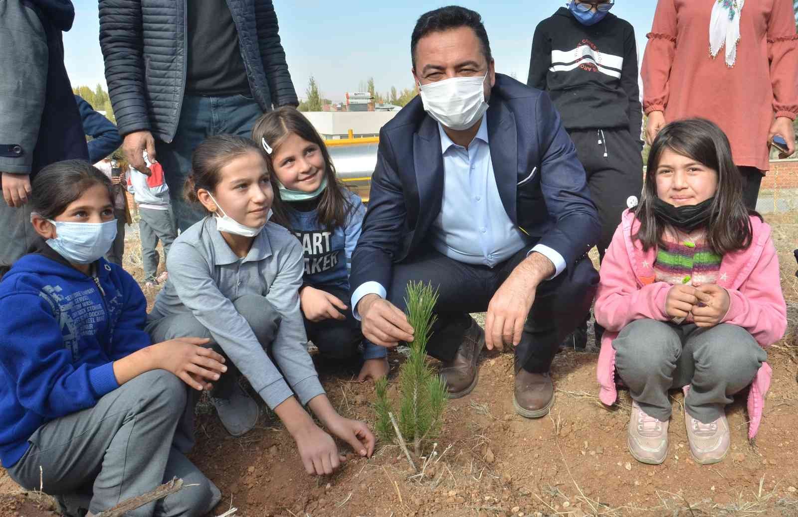 Elbistan’da “Her çocuk bir fidan” kampanyası