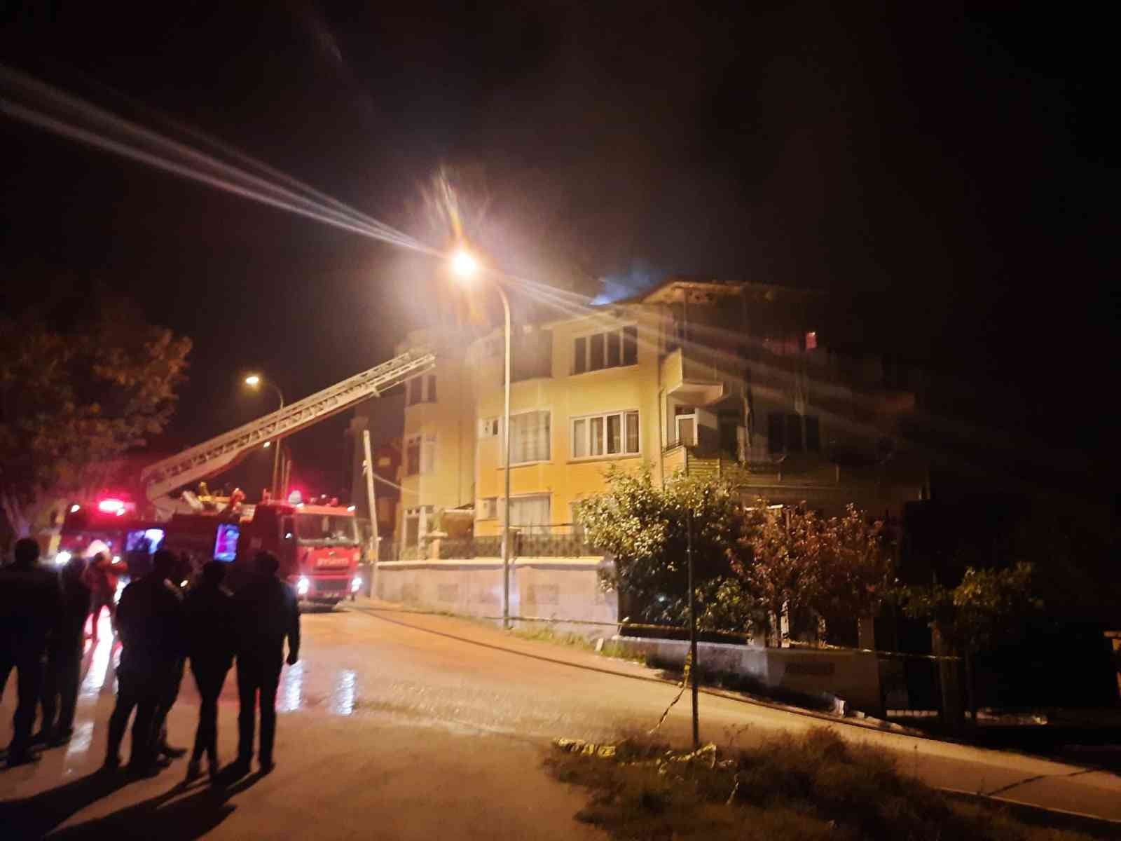 Evi yanan 2’si çocuk, 4 kişilik aile belediye tarafından bir otele yerleştirildi