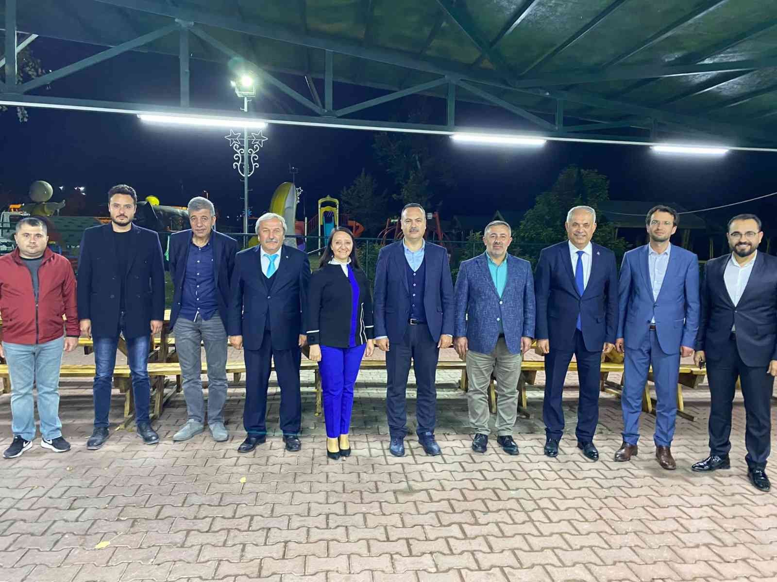 Karagöz, belediye başkanlarıyla bir araya geldi