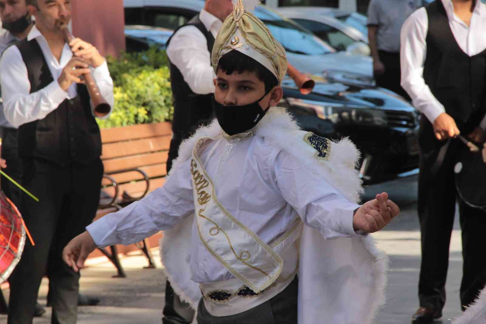 Menteşe’de şenliğin ikinci günü sünnet şöleni ile başladı