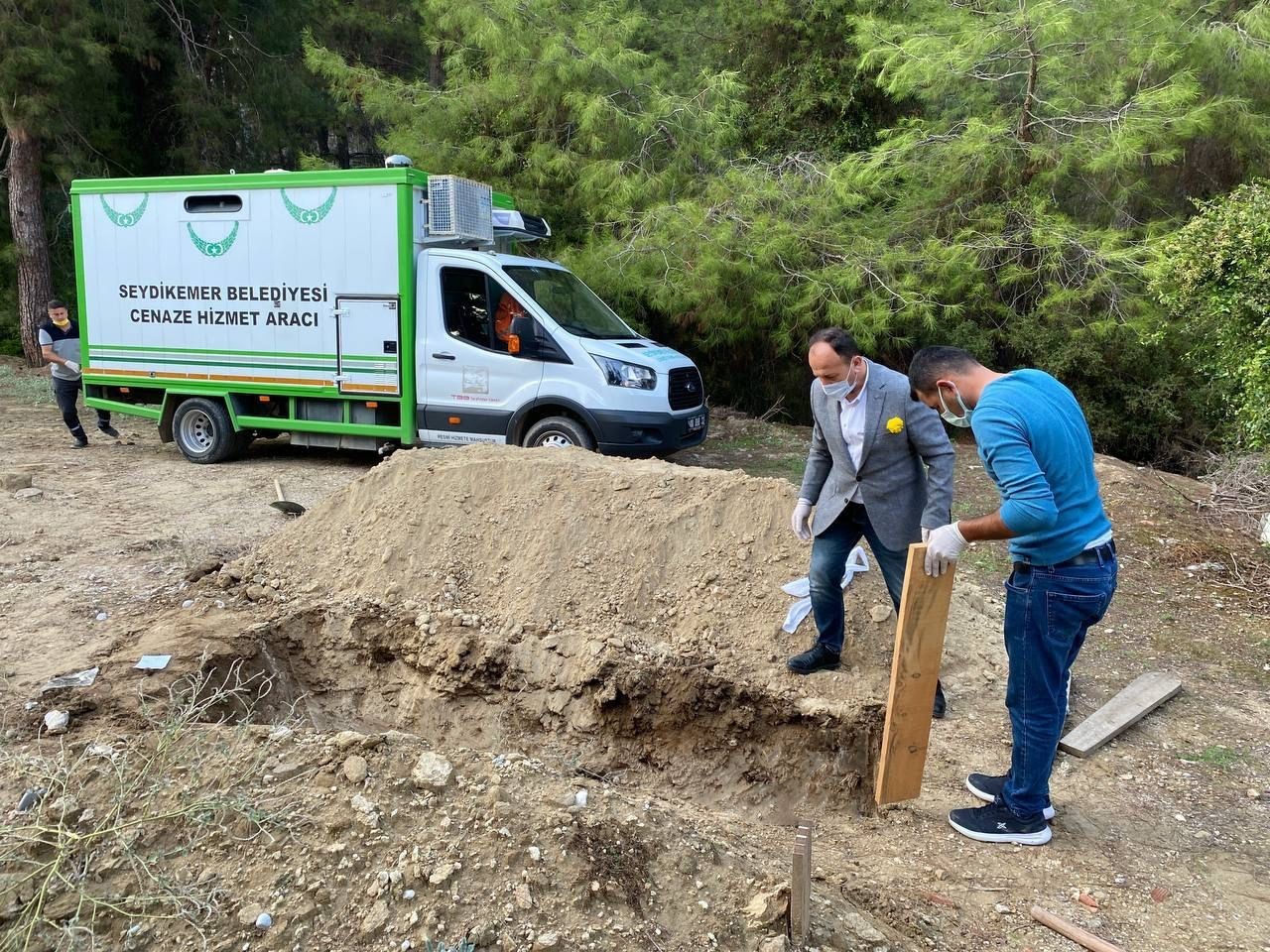 Muğla’da ölen kimsesiz İngiliz’in cenazesini belediye ekipleri kaldırdı