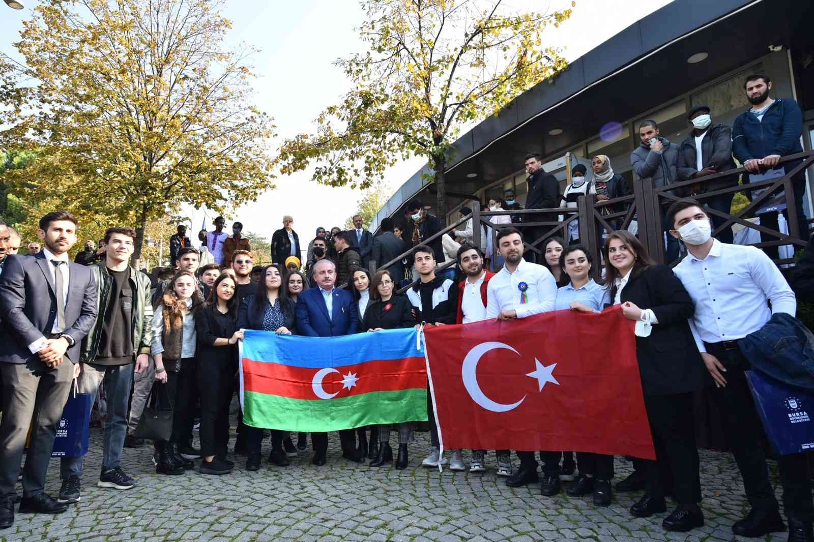 TBMM Başkanı Şentop, Bursa’daki misafir öğrencilerle buluştu.