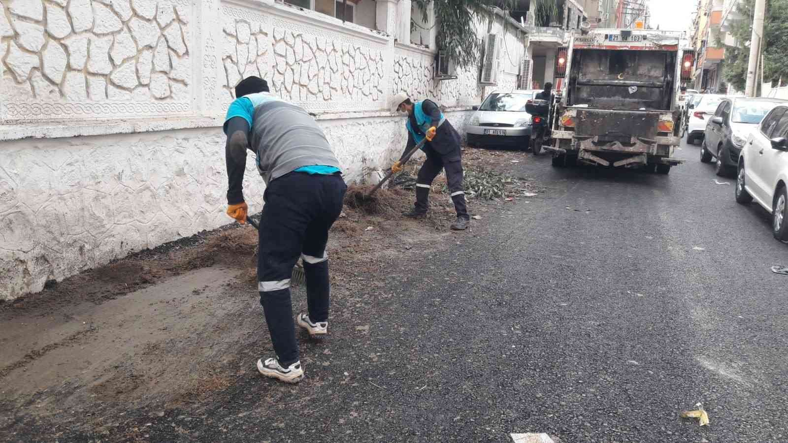 Viranşehir’de cadde ve sokalar çöplerden arındırılıyor