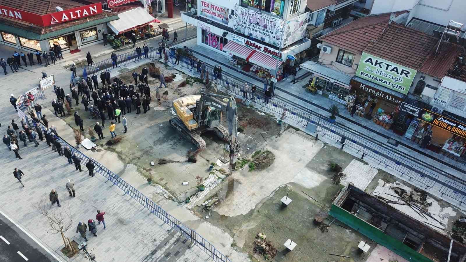 20 Yıl önce yıkılan bina yeniden yükseliyor