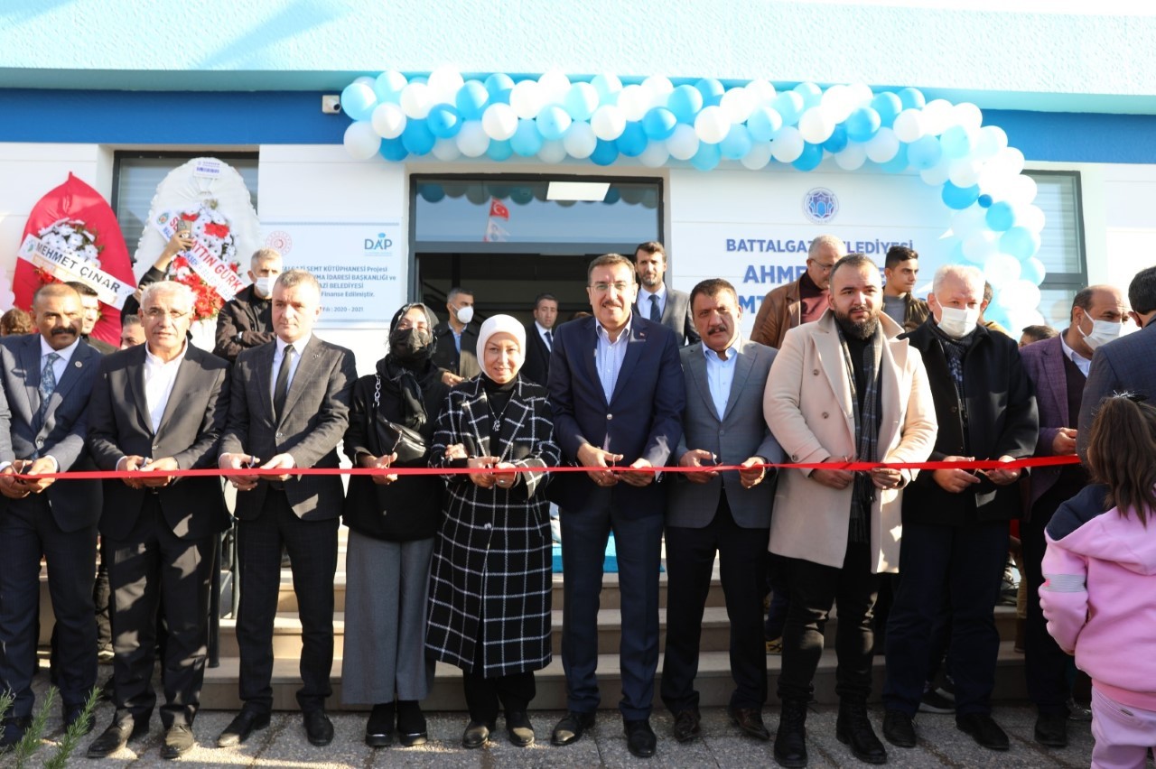 Ahmet Kekeç semt kütüphanesi yoğun katılımla açıldı