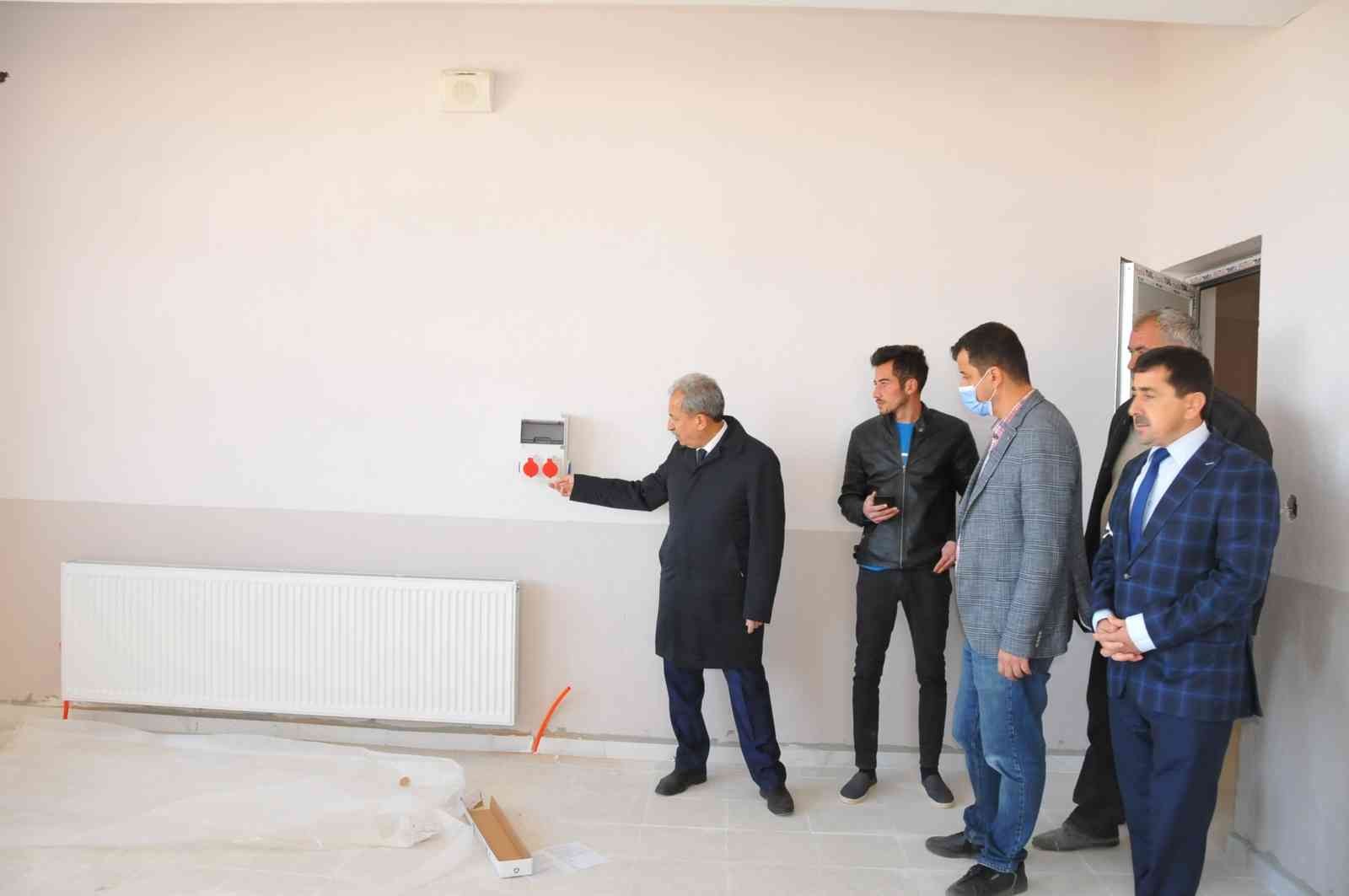 Akşehir Belediyesinin yaptırdığı 4 atölye binasında sona yaklaşıldı