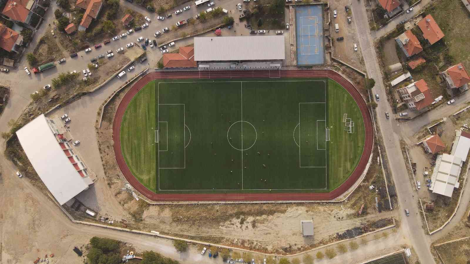 Atatürk stadının açılış maçında kazanan Sındırgı Belediyespor