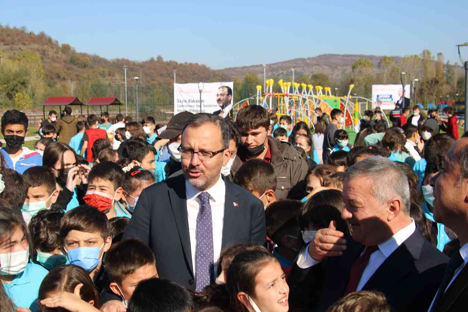 Bakan Kasapoğlu: “Sporun bir kültür olarak güçlenmesi en büyük hedeflerimizden”