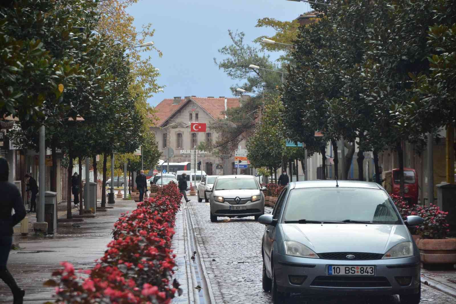 Balıkesir’de fırtına temizliği