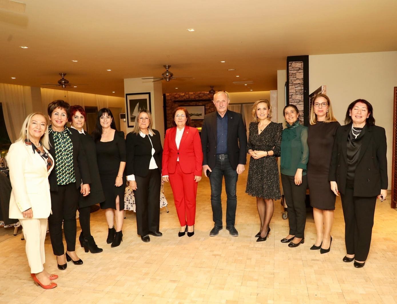 Başkan Atabay, kadın meclis üyeleri ile bir araya geldi