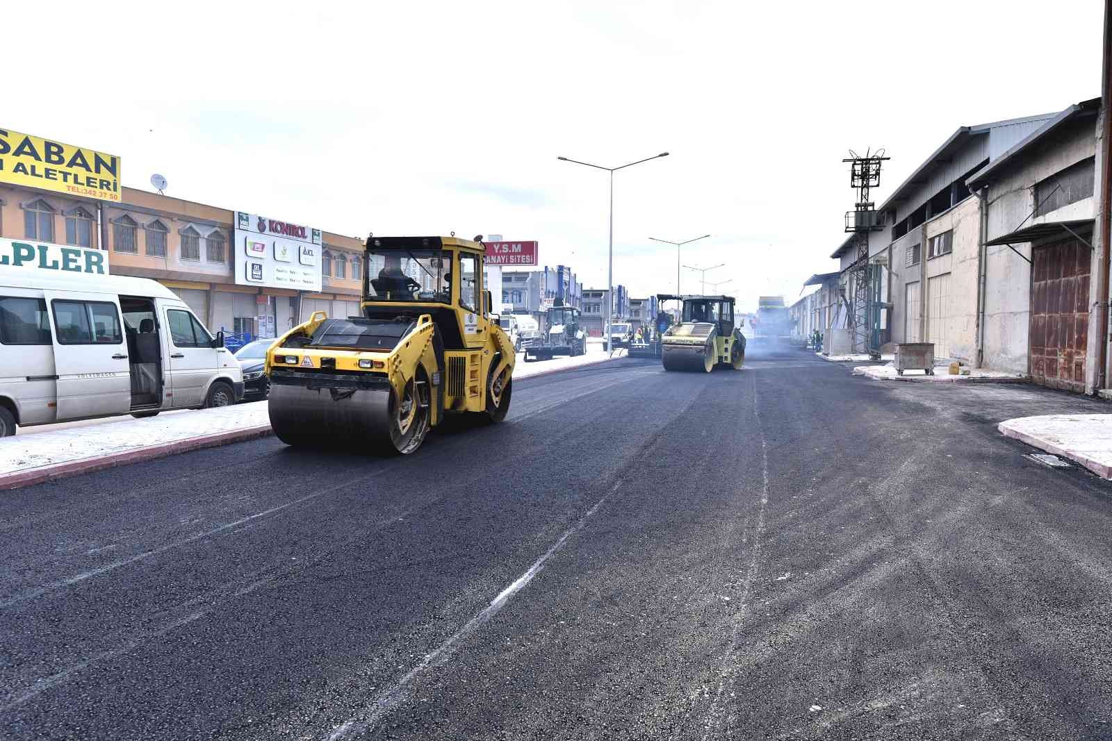 Başkan Hasan Kılca, yürütülen asfalt çalışmalarını yerinde inceledi