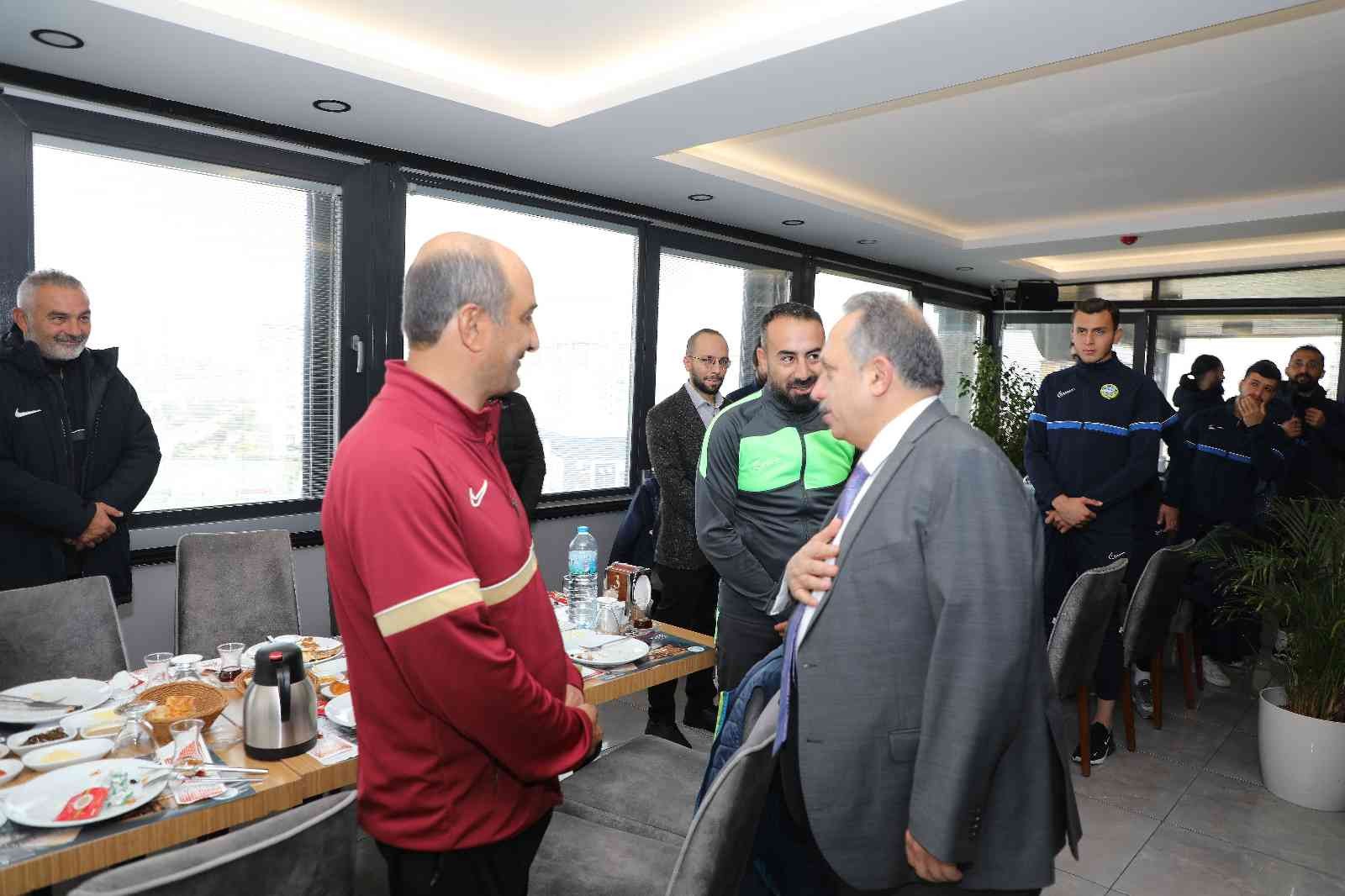 Başkan Yalçın, Talasgücü Belediyespor takımıyla buluştu