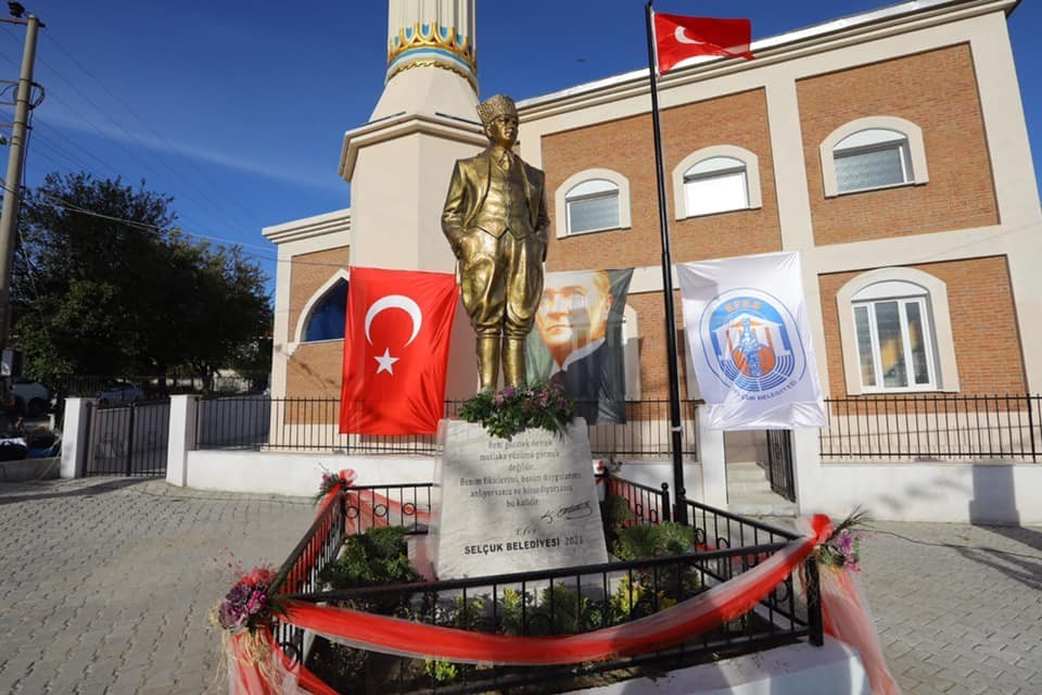 Belediye Başkanı Sengel, Çamlık’a verdiği heykel sözünü tuttu