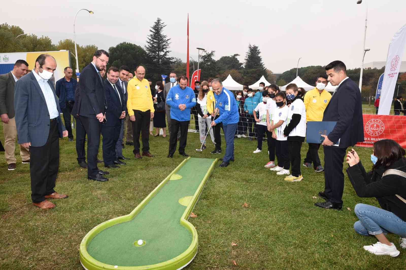 Bursa’da 250 bin çocuk sahaya iniyor