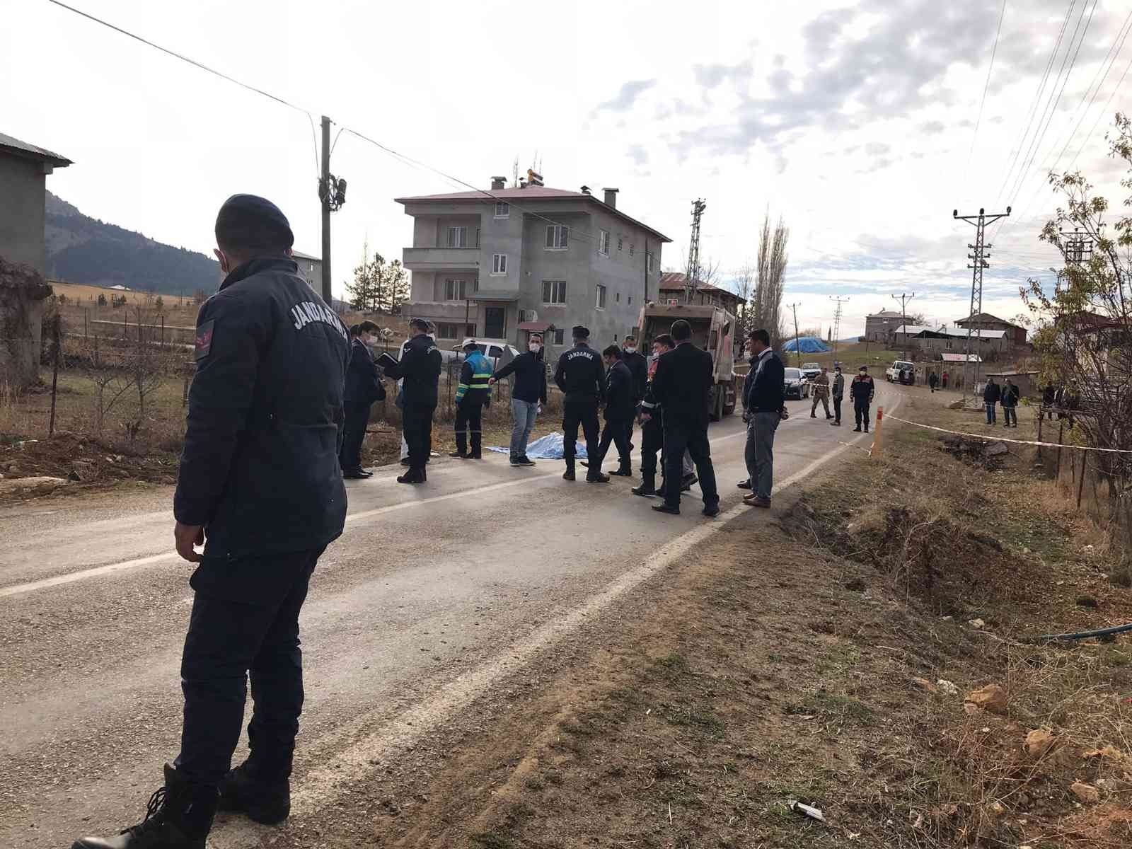 Çöp kamyonunun altında kalan temizlik işçisi hayatını kaybetti