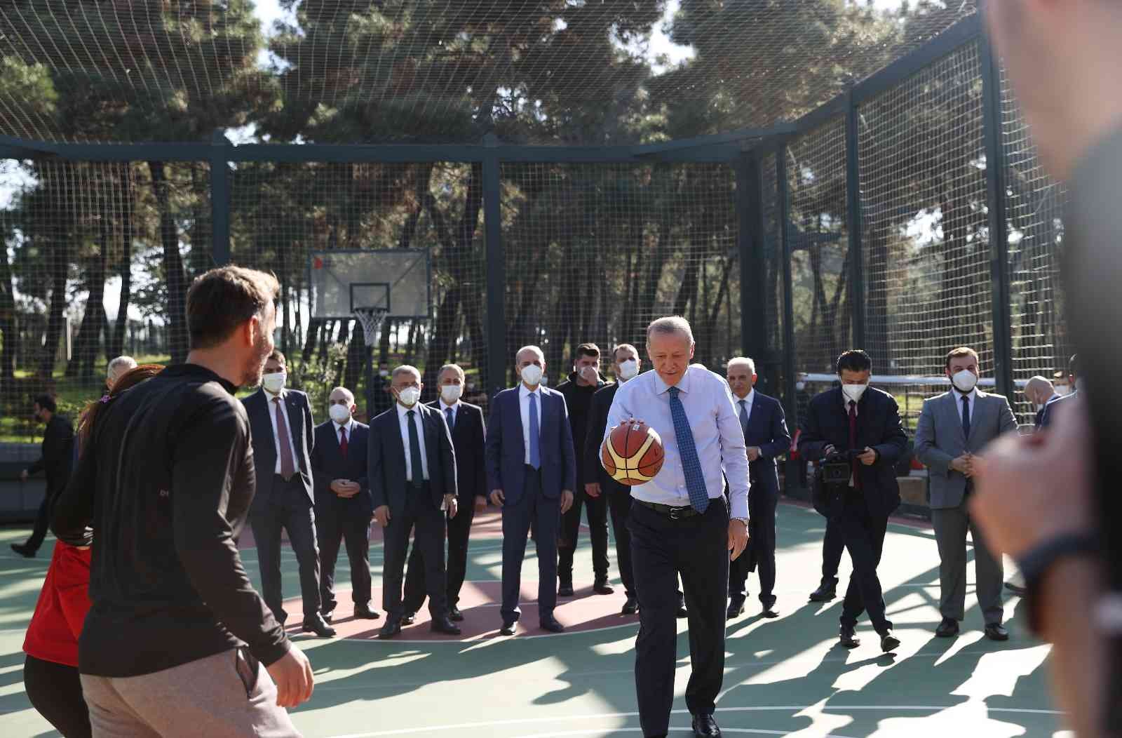 Cumhurbaşkanı Erdoğan: “En büyük projemiz ise Atatürk Havalimanı alanına yapacağımız 7,7 milyon metrekare büyüklüğündeki millet bahçemiz olacaktır”