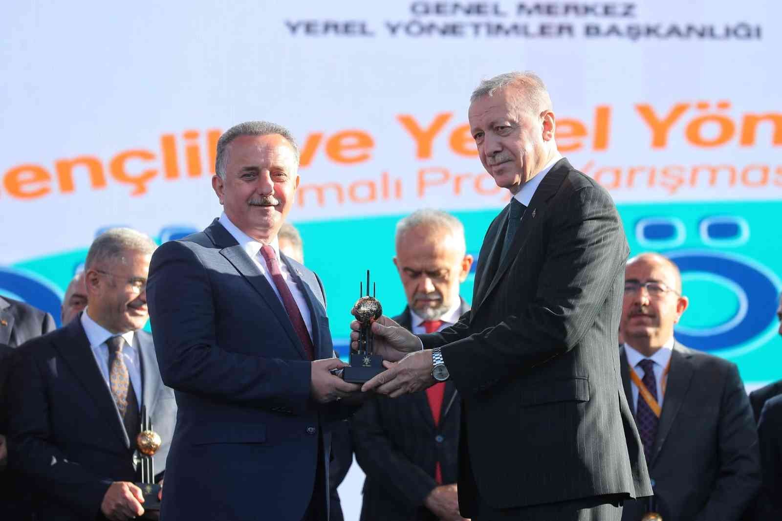 Cumhurbaşkanı Erdoğan’dan Bağcılar’a “Spor Kenti” ödülü