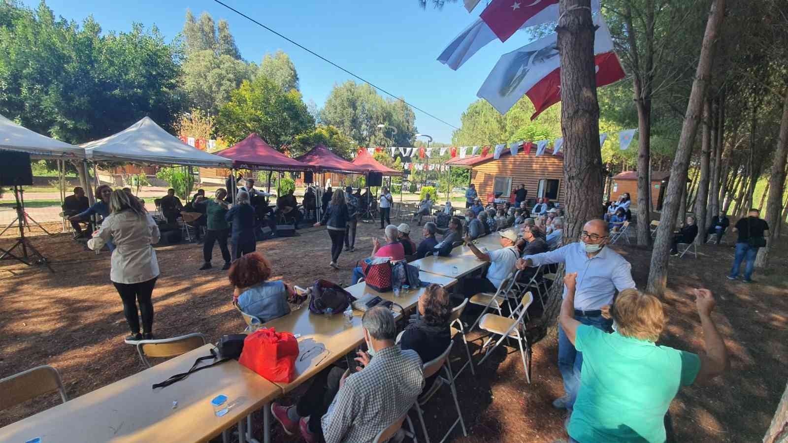 Emekli Evi üyeleri Tarsus Gençlik Kampında bir araya geldi