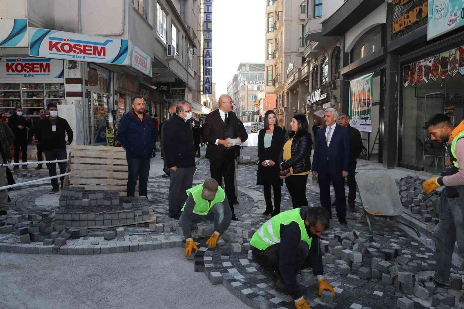 İpekyolu’nda yol çalışmaları sürüyor