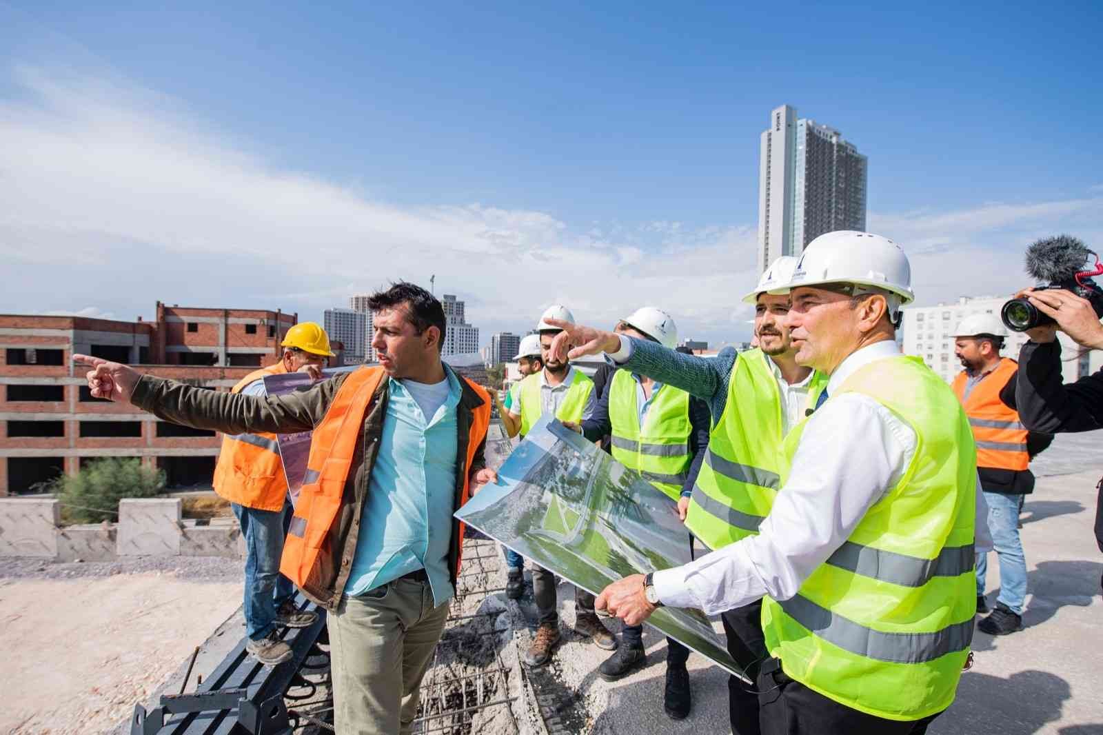 “İzmir trafiğini rahatlatacak yatırımın ilk etabını yeni yılda açacağız”