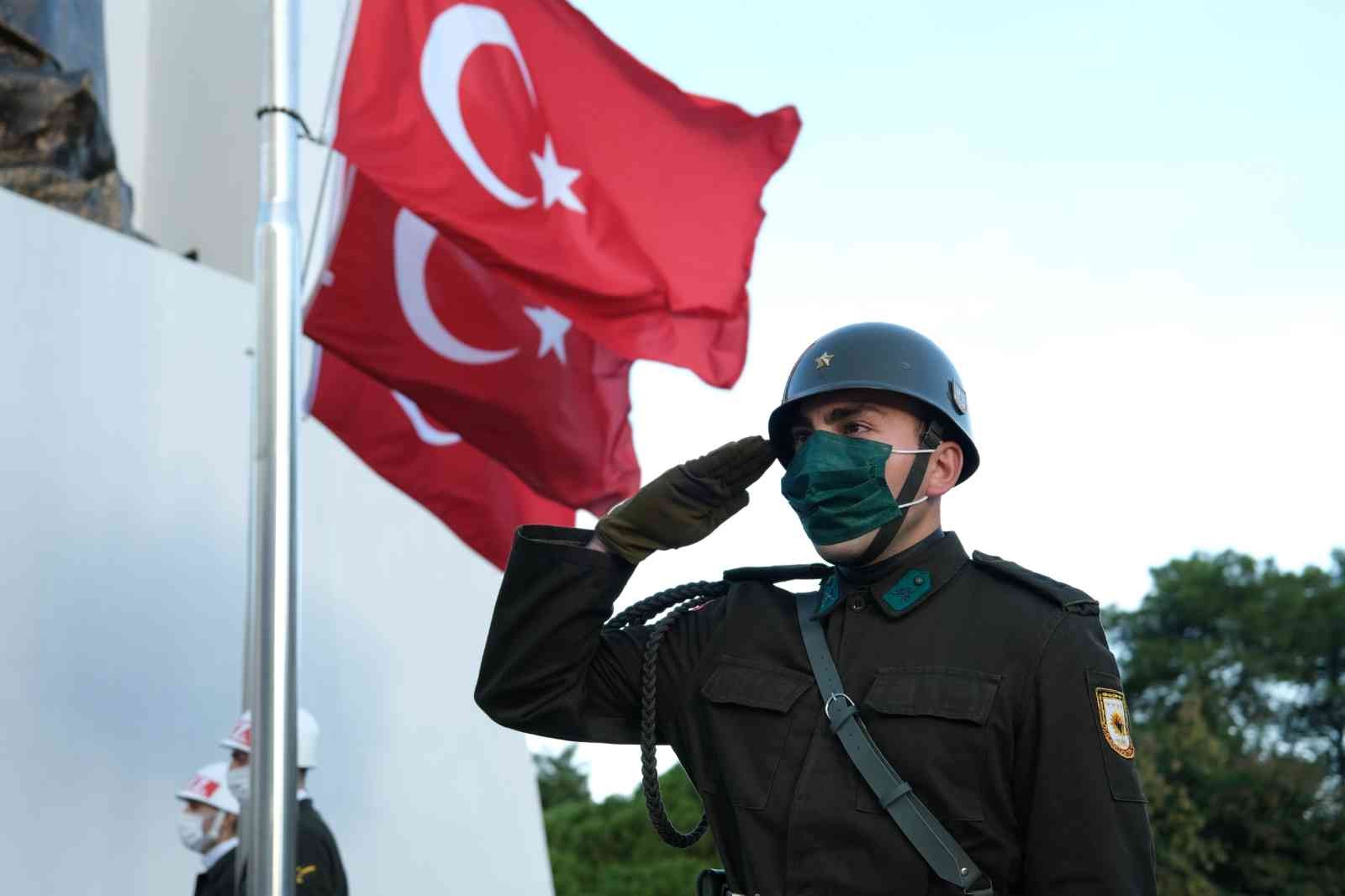 Manisa’da hayat 09.05’te durdu