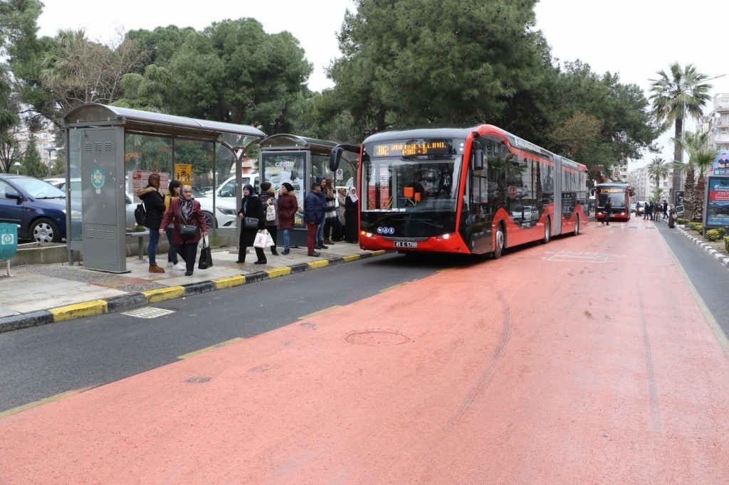 Manisa’da sağlık çalışanlarına ücretsiz ulaşım yıl sonuna kadar uzatıldı