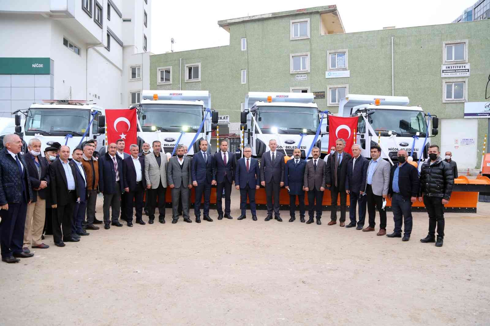 Niğde Belediyesi, yeni aldığı 14 aracı hizmete sundu