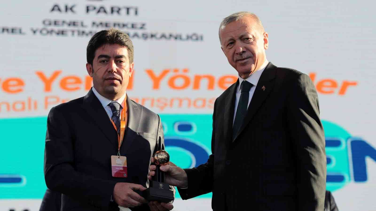 ’Rekortmen’ Başkan, Cumhurbaşkanı Erdoğan’dan ödül aldı