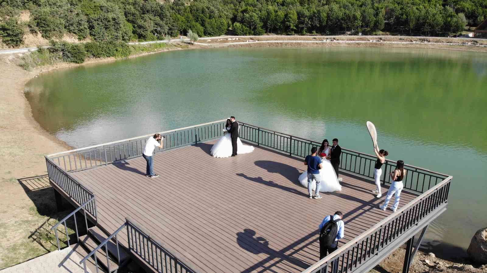 Saklı cennet Yeşilgöl, gelin ve damatların doğal stüdyosu oldu