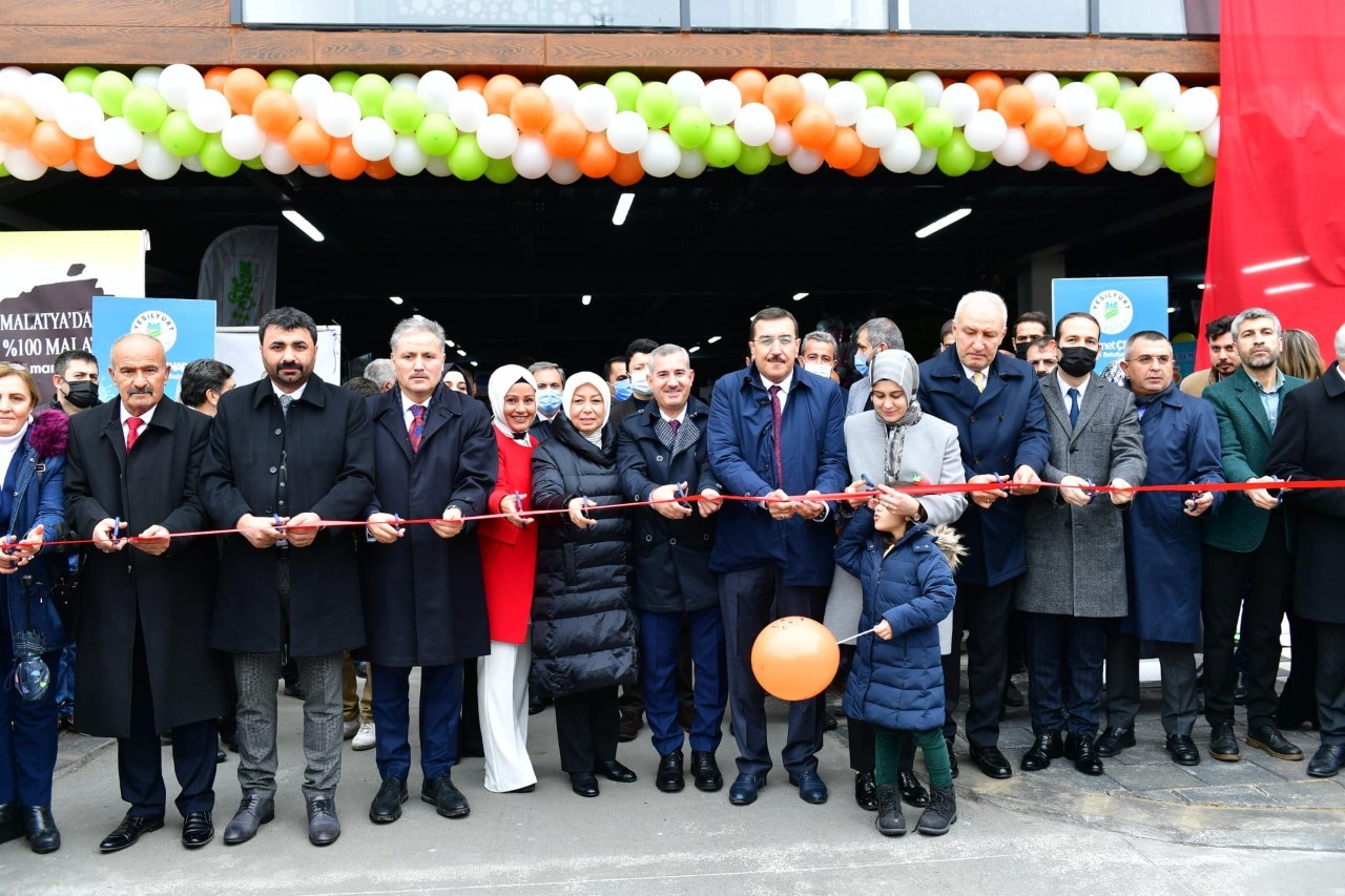 Yeşilyurt’ta pazar yeri dualarla hizmete açıldı