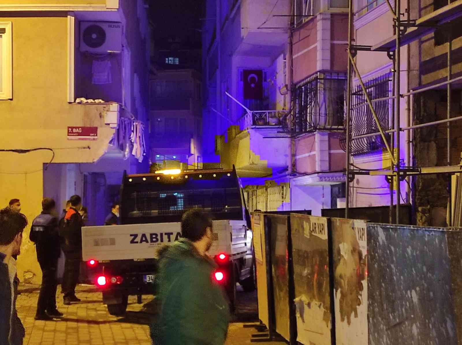 Zeytinburnu’nda riskli 2 bina boşaltıldı