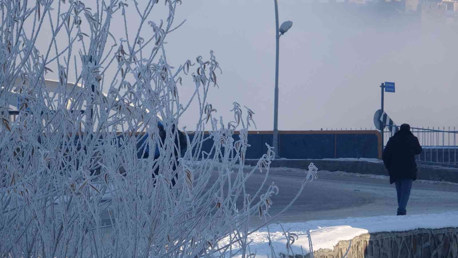 Ardahan buz tuttu, hava sıcaklığı eksi 24 dereceye düştü