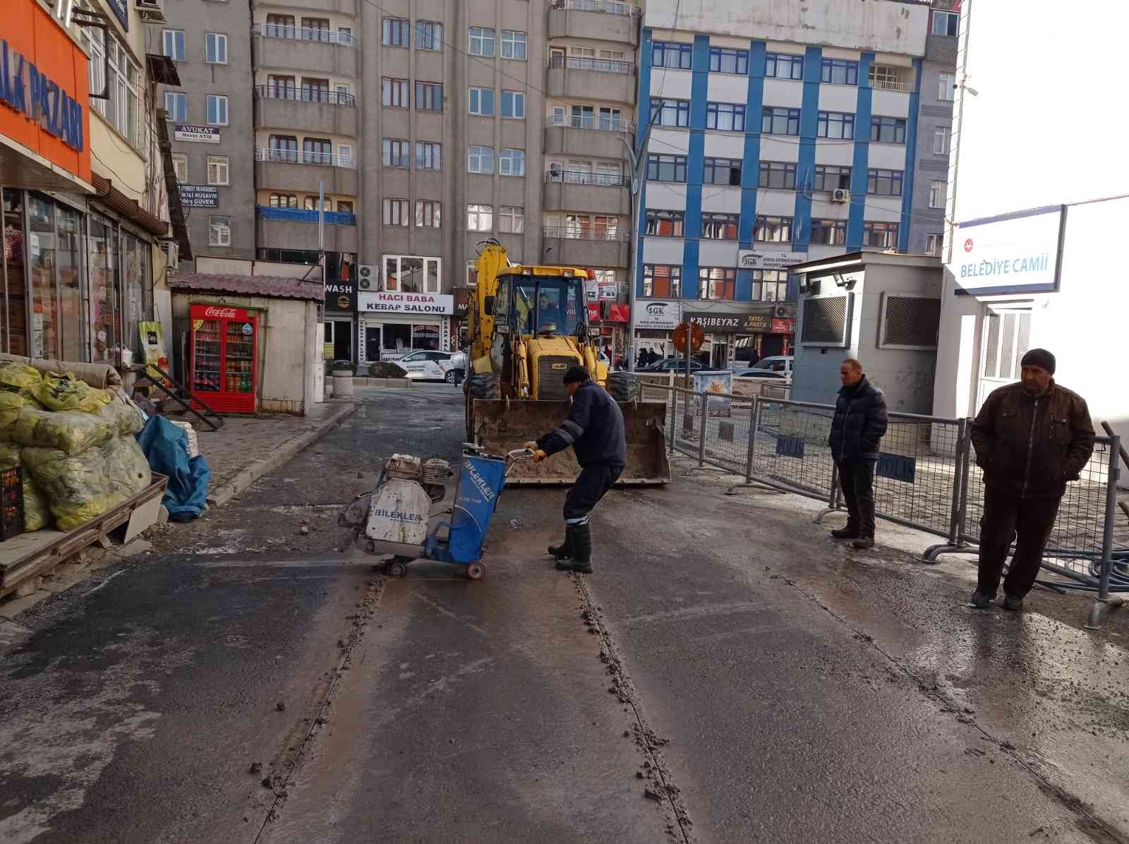 Belediye ekibinden su arızalarına anında müdahale