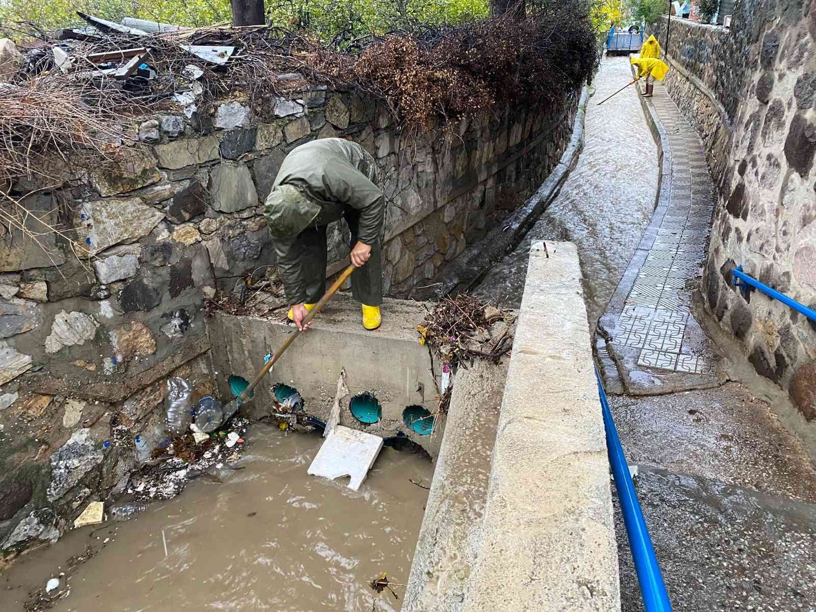 Belediye ekiplerinden anında müdahale